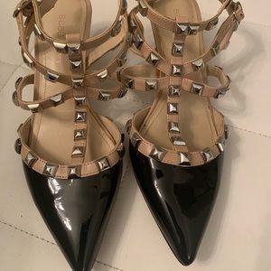 🌟SALE🌟BCBG Rockstud Black/Nude Patent Pump Sz 6
